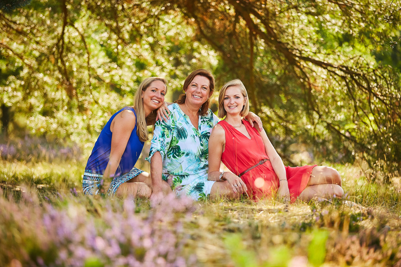 Foto uit de familiereportage van Kara, Tahnee en Marianne door familiefotograaf Jorick Michiels