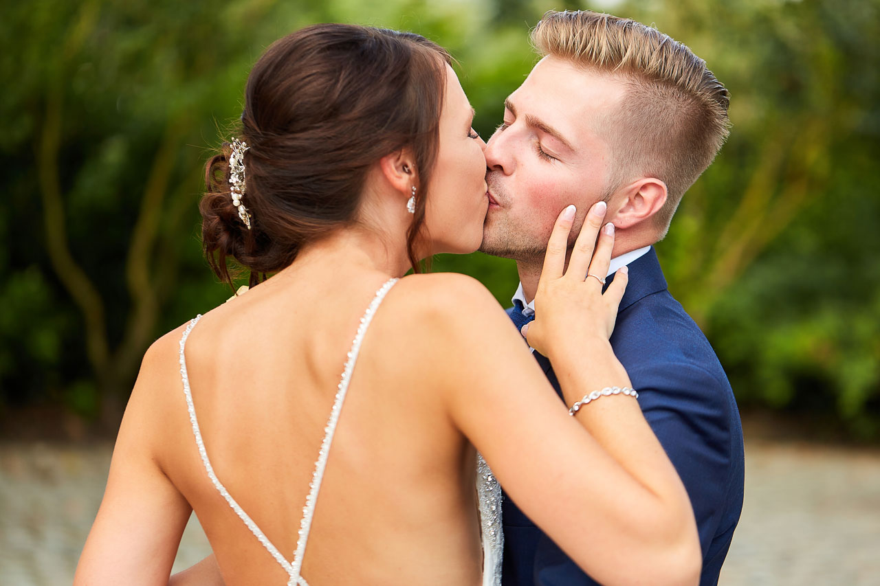 Foto uit de huwelijksreportage van Kelly en Jony door huwelijksfotograaf Jorick Michiels